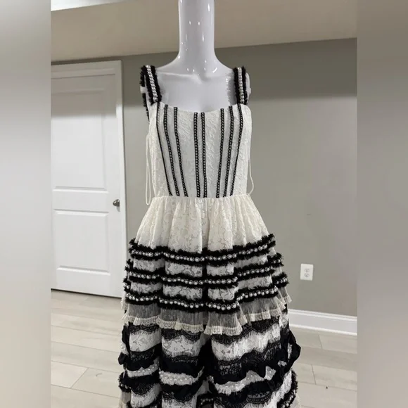 $3995 alice + oliviaDenita Bustier Ruffle Gown size 2